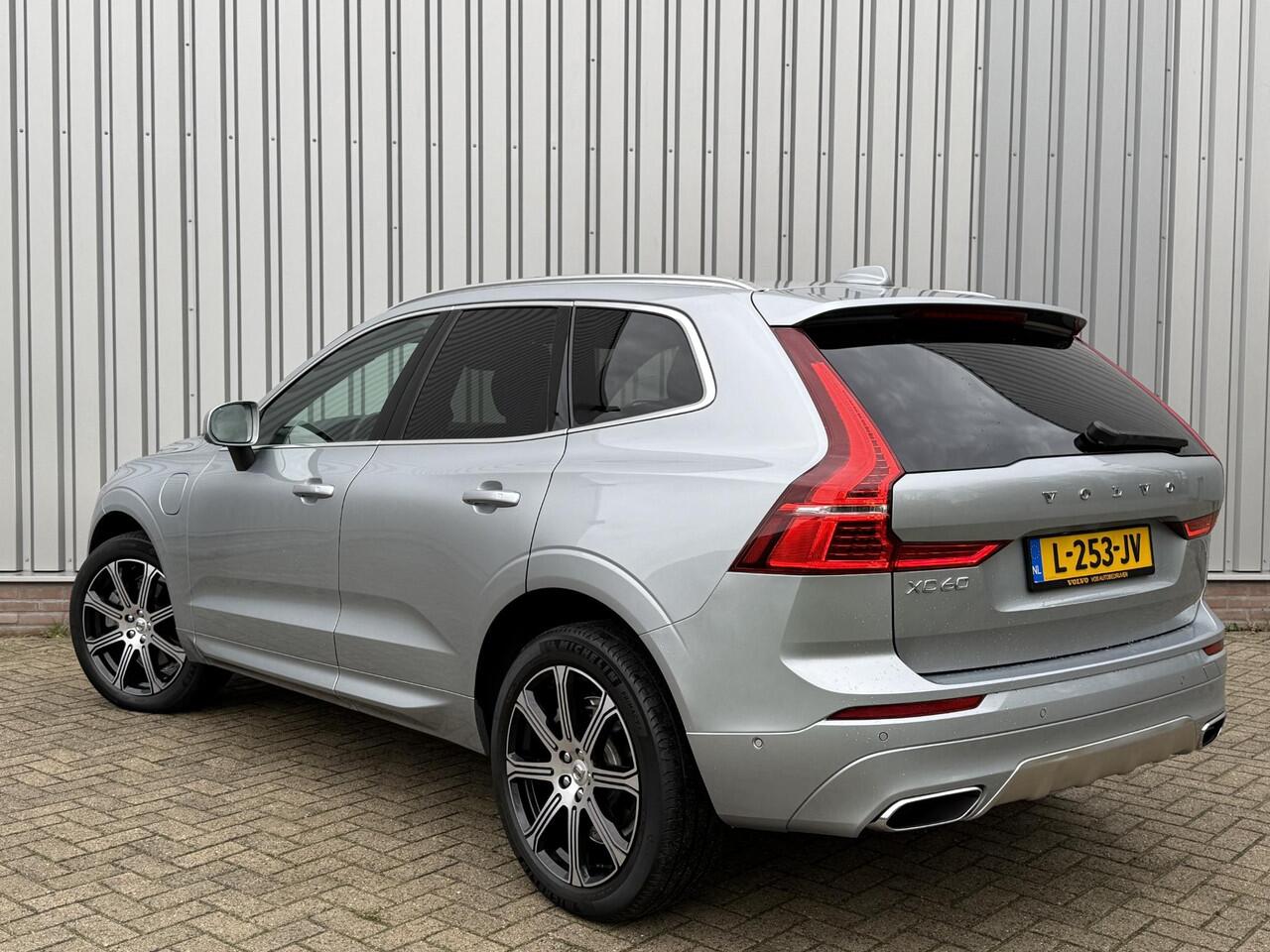 Volvo XC60 2.0 T8 Twin Engine AWD Momentum | Schuif/kanteldak | Trekhaak | Leder | Intellisafe Pro |