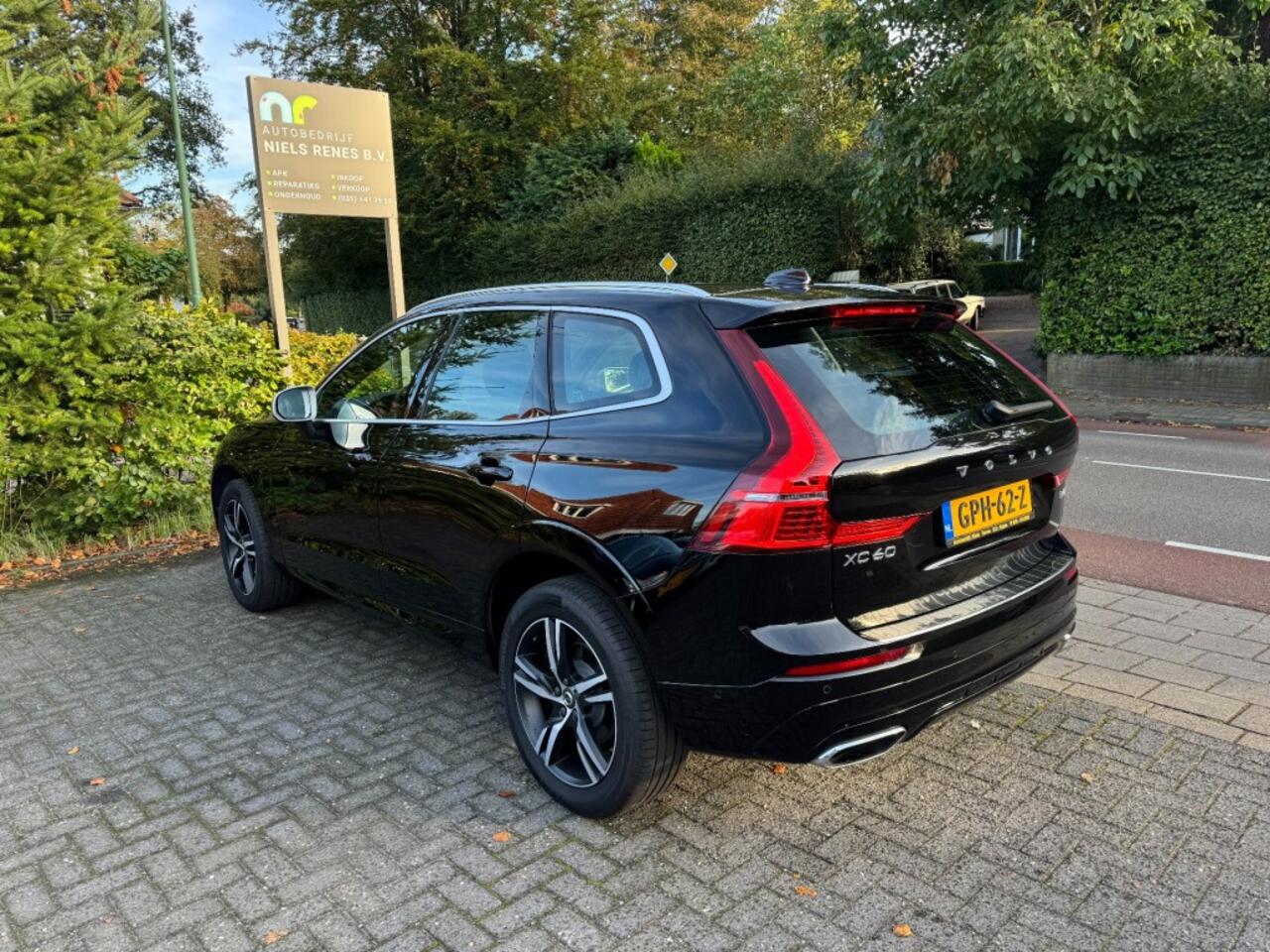 Volvo XC60 T5 R-Design/BTW Auto/250 pk/HUD/Pilot assist/Panoramadak/IntelliSafe/Camera