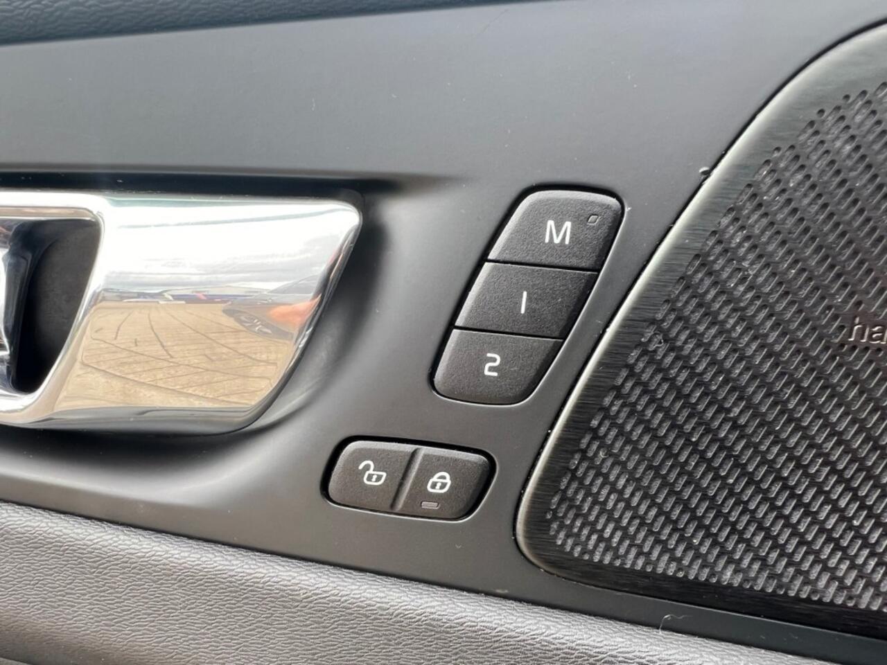 Volvo XC60 2.0 T5 R-DESIGN