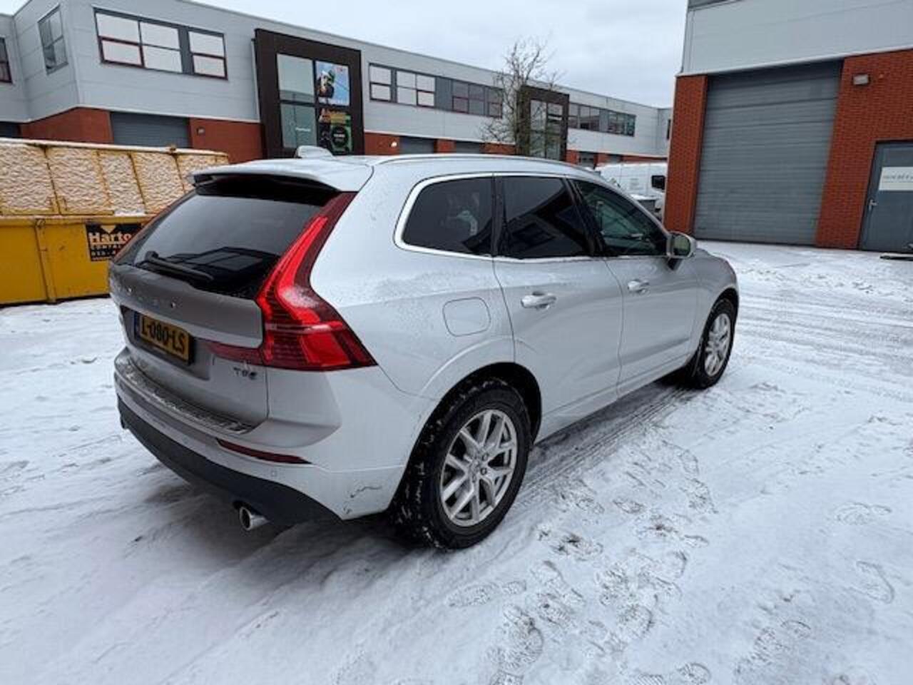 Volvo XC60 2.0 T8 Twin Engine AWD Momentum Pro