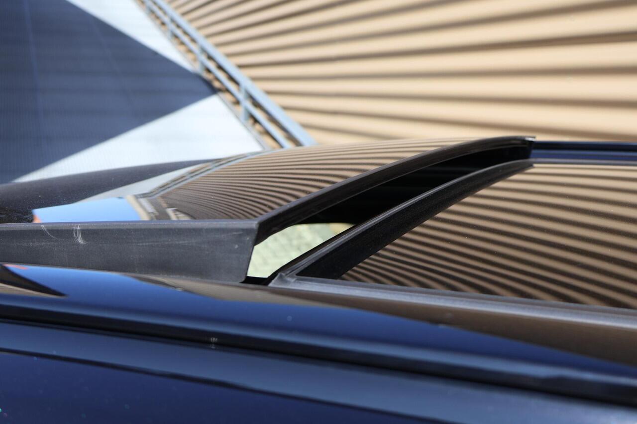 Volvo XC60 T8 Twin Engine AWD R-Design | Luchtvering | Trekhaak elektr. | Memory | Panoramadak