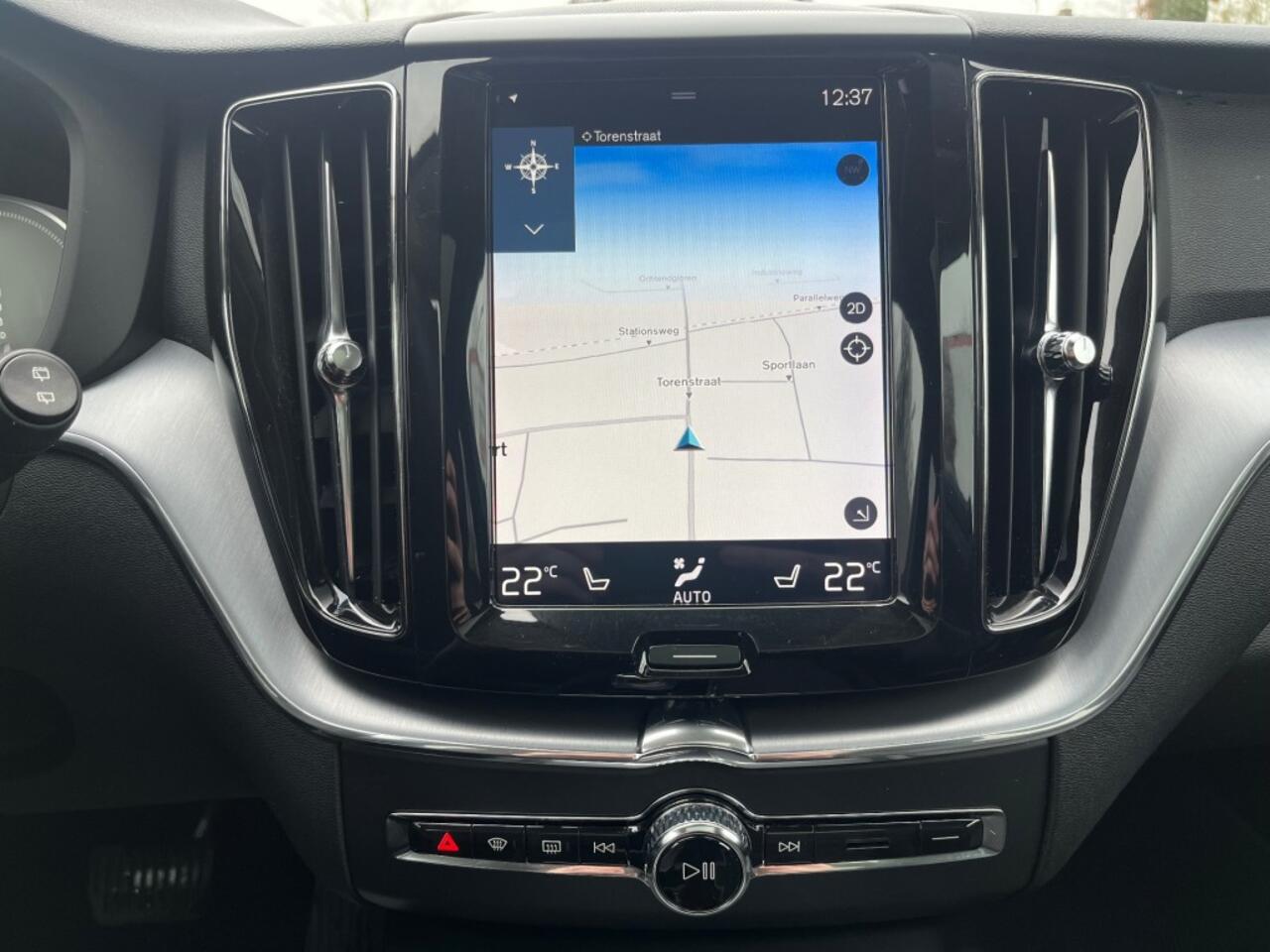 Volvo XC60 2.0 T8 TWIN ENGINE AWD PLUGIN-HYBRID AWD / SCHUIFDAK / LEDER / HEAD-UP / CARPLAY