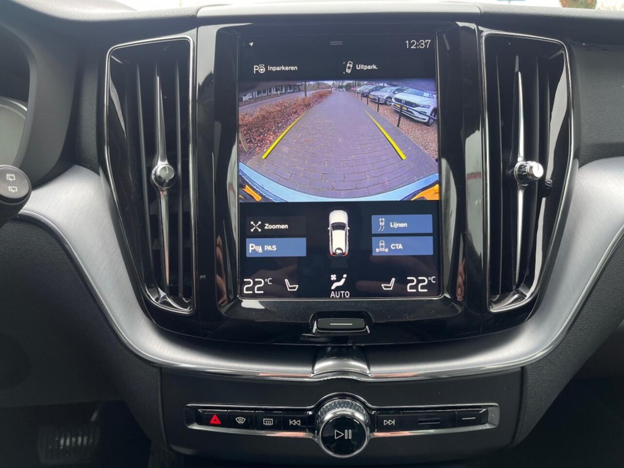 Volvo XC60 2.0 T8 TWIN ENGINE AWD PLUGIN-HYBRID AWD / SCHUIFDAK / LEDER / HEAD-UP / CARPLAY