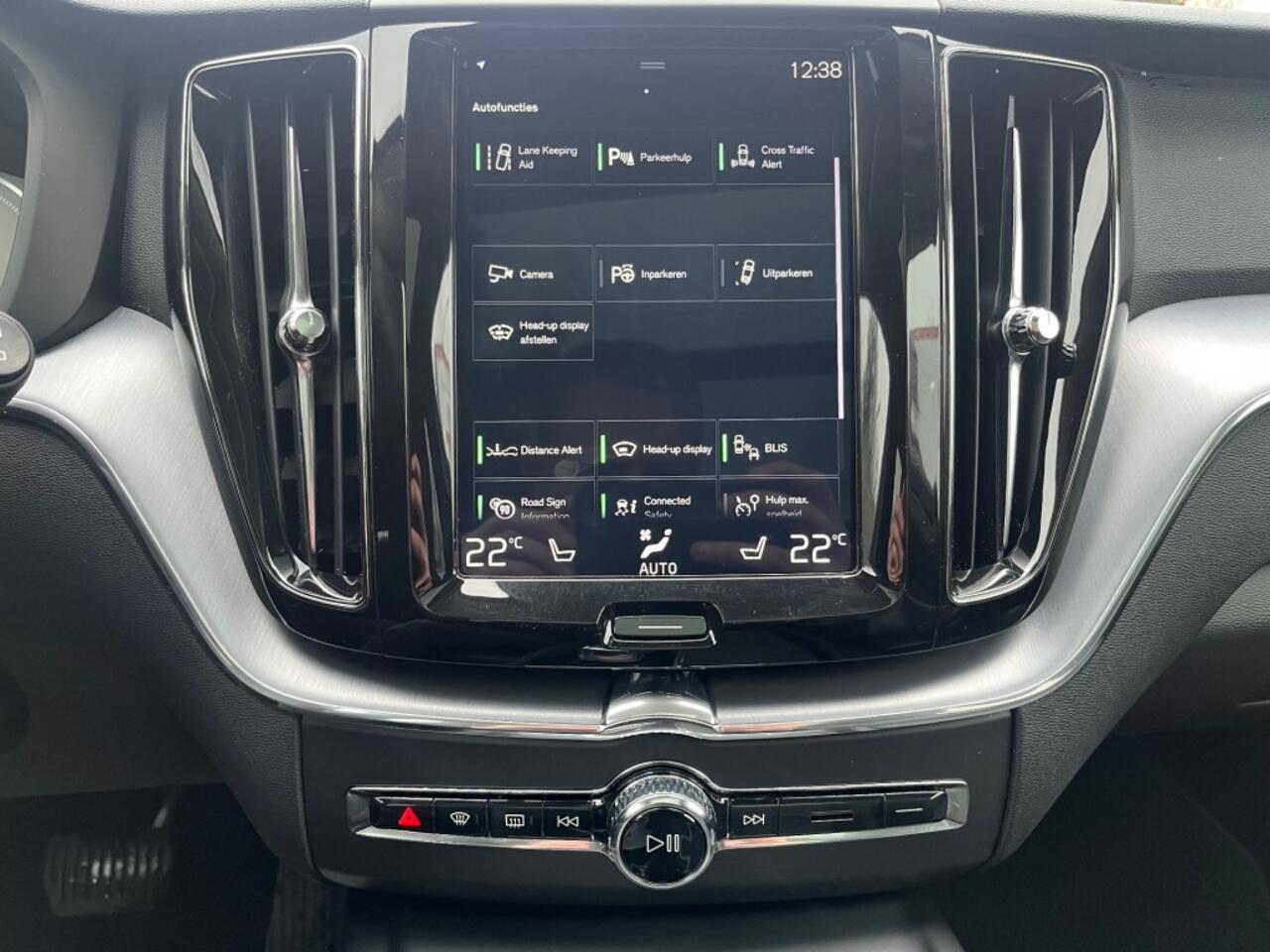 Volvo XC60 2.0 T8 TWIN ENGINE AWD PLUGIN-HYBRID AWD / SCHUIFDAK / LEDER / HEAD-UP / CARPLAY