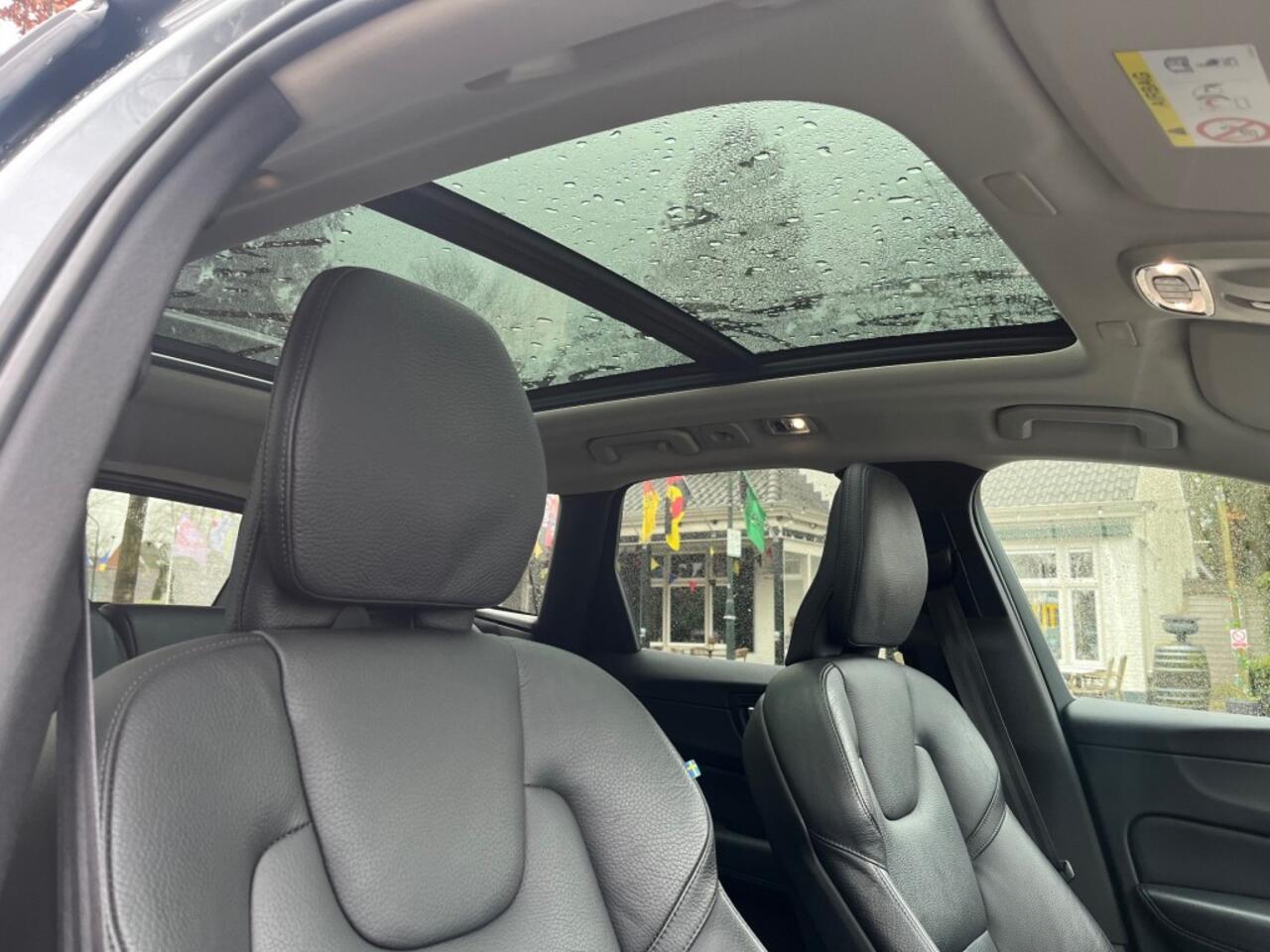 Volvo XC60 2.0 T8 TWIN ENGINE AWD PLUGIN-HYBRID AWD / SCHUIFDAK / LEDER / HEAD-UP / CARPLAY