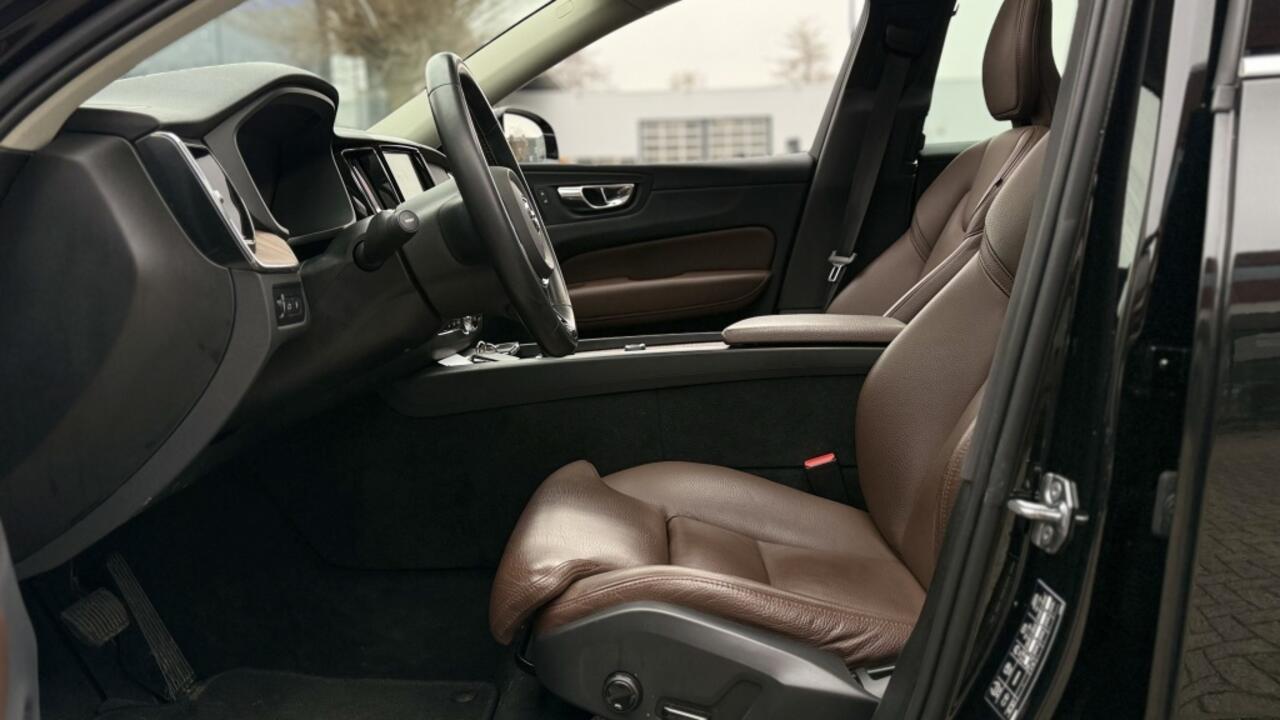 Volvo XC60 2.0 T8 TE AWD | Pano | Leer | Camera | Stoelverwarming