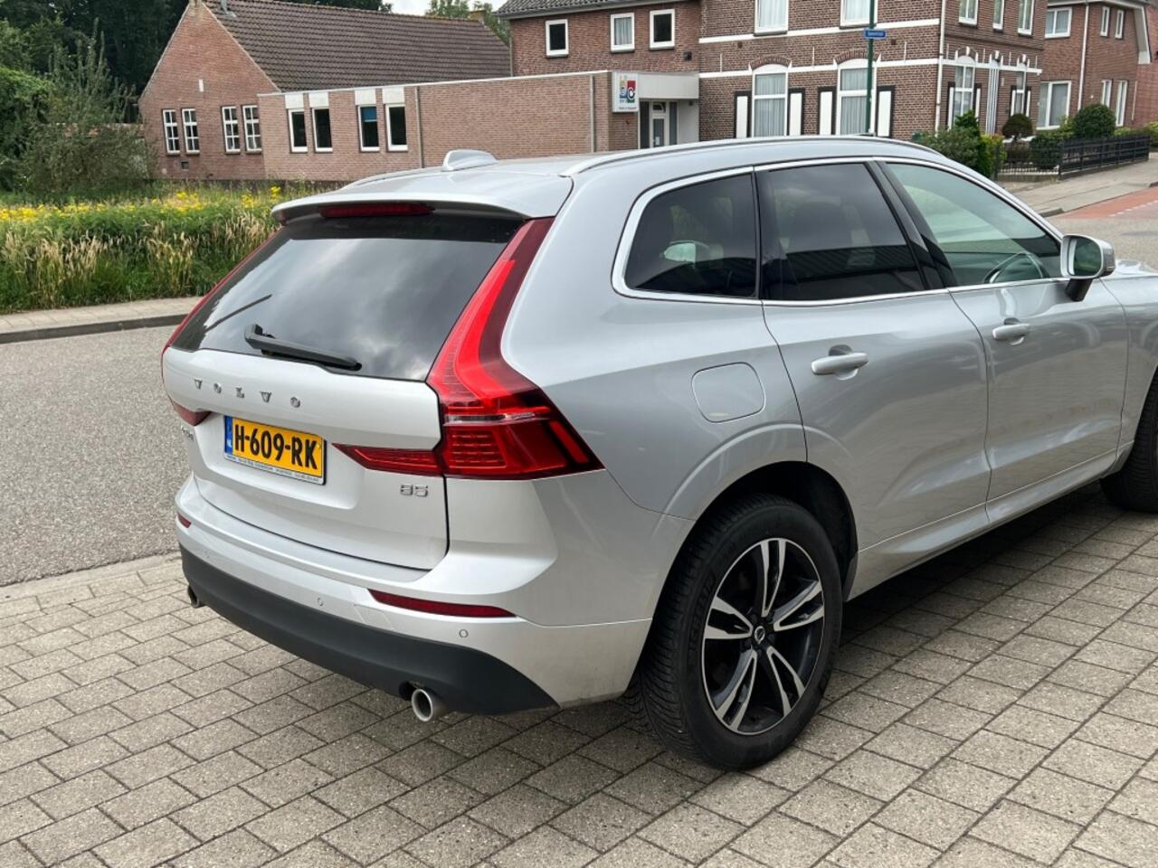 Volvo XC60 2.0 B5 AWD MOM. PRO