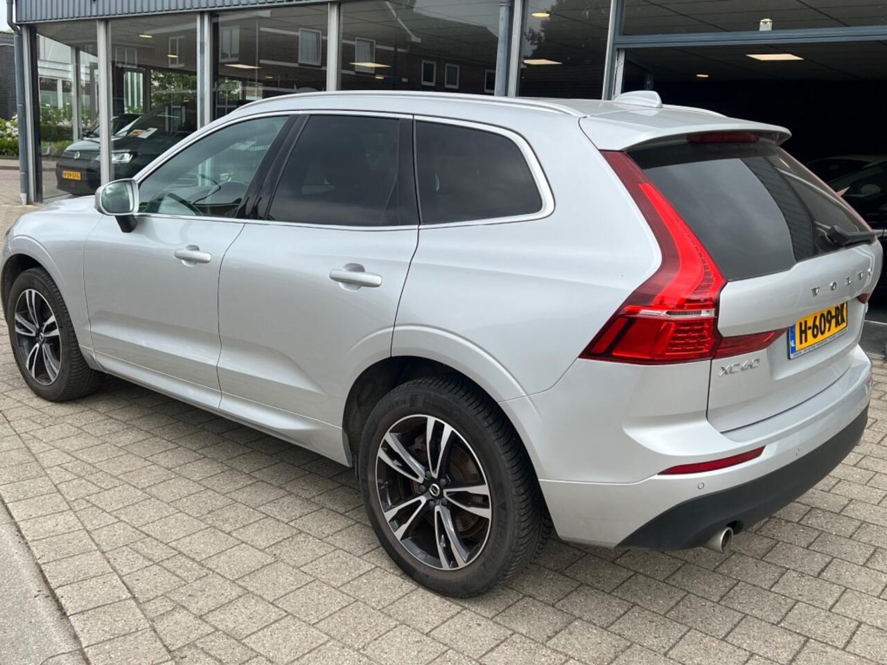 Volvo XC60 2.0 B5 AWD MOM. PRO