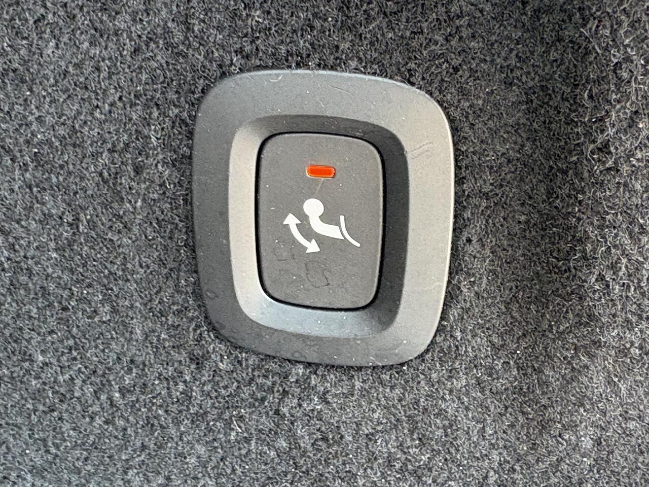 Volvo XC60 2.0 B5 Momentum Pro | Trekhaak | Memory | Standkachel | Volvo on Call | Stoel en stuurverwarming | Parkeercamera | Keyless entry/drive | Reservewiel |