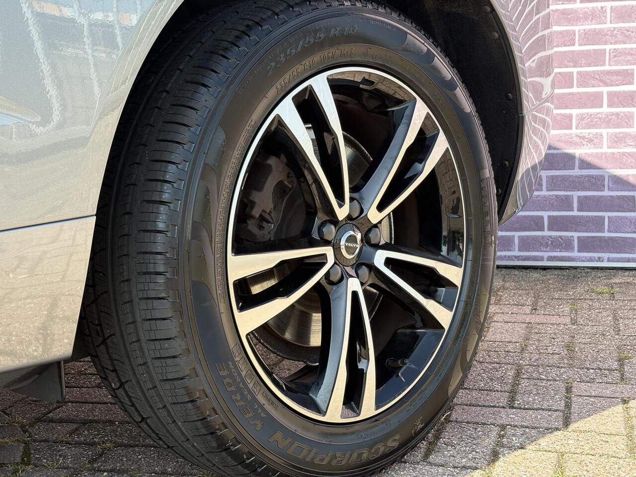 Volvo XC60 2.0 B5 Momentum Pro | Trekhaak | Memory | Standkachel | Volvo on Call | Stoel en stuurverwarming | Parkeercamera | Keyless entry/drive | Reservewiel |