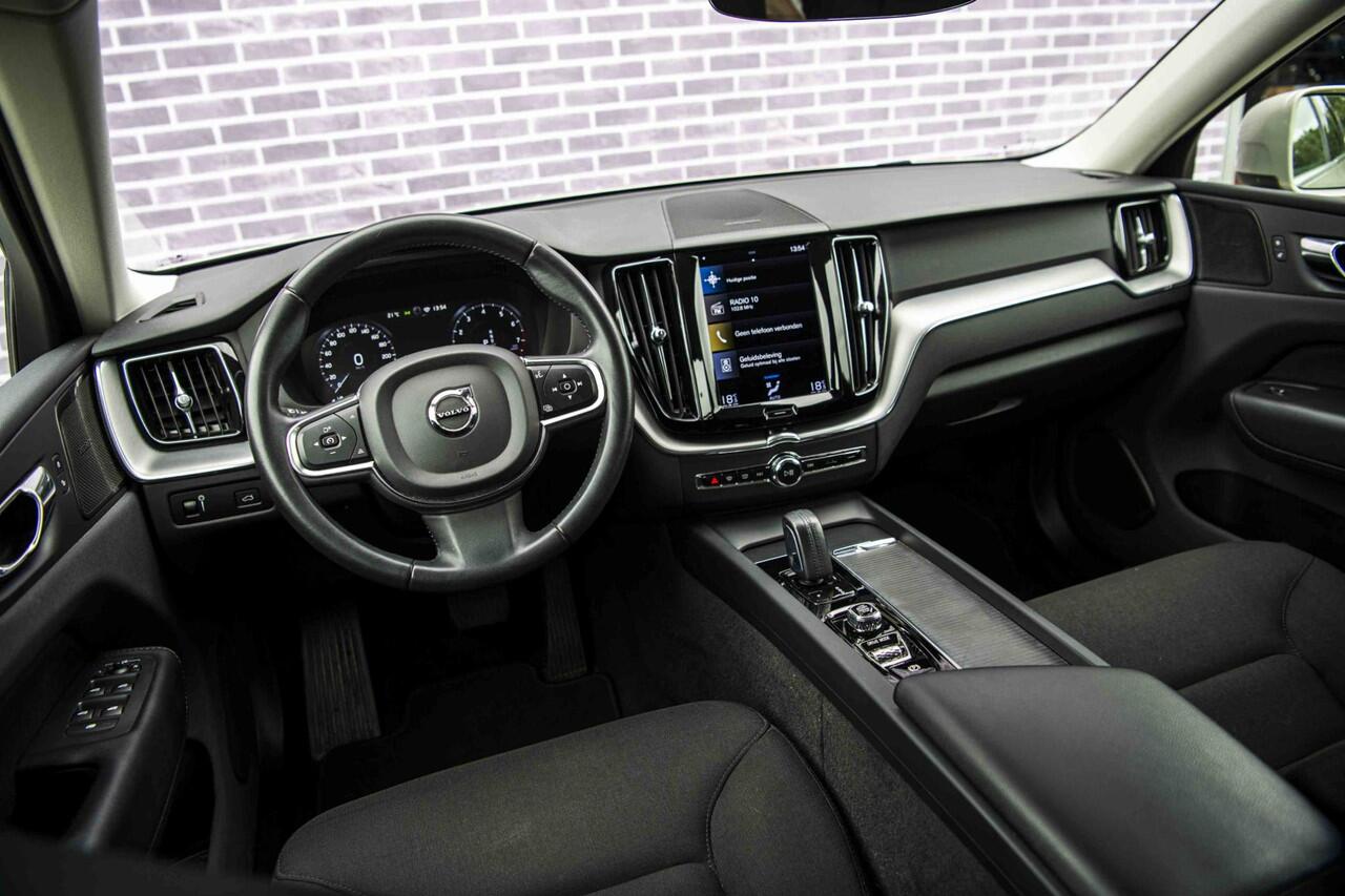 Volvo XC60 B4 Automaat Business Pro | Adaptive Cruise | Trekhaak | 360º Camera | Harman Kardon audio | 20" LM velgen | Full-LED