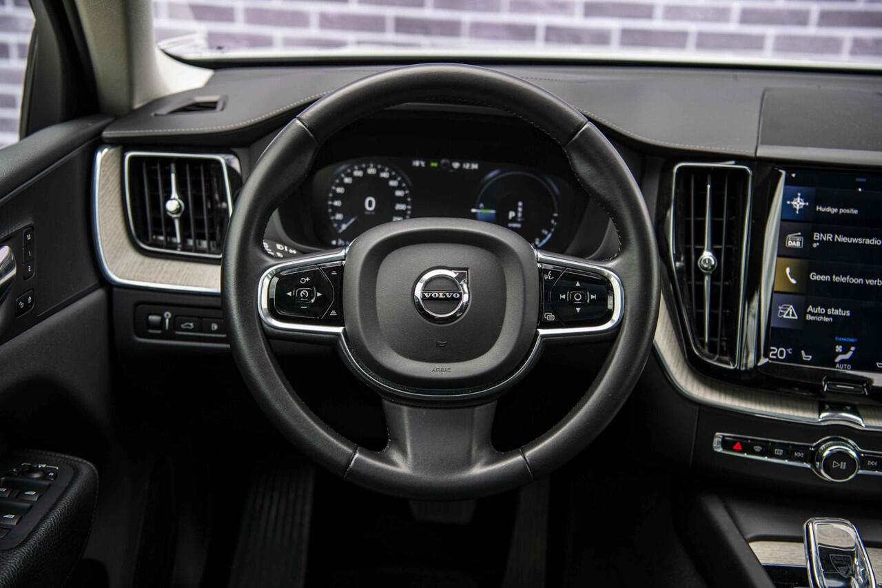 Volvo XC60 2.0 T8 Twin Engine AWD Inscription | Stoelverwarming | Panoramadak | DAB+ | Verwarmbare Voorruit | Lederen Bekleding |