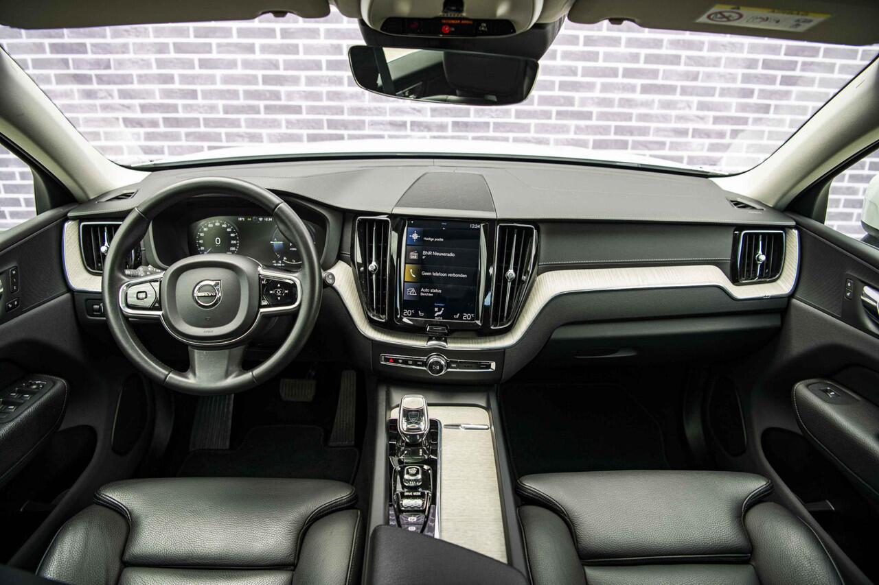 Volvo XC60 2.0 T8 Twin Engine AWD Inscription | Stoelverwarming | Panoramadak | DAB+ | Verwarmbare Voorruit | Lederen Bekleding |