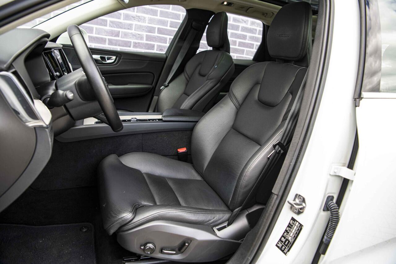 Volvo XC60 2.0 T8 Twin Engine AWD Inscription | Stoelverwarming | Panoramadak | DAB+ | Verwarmbare Voorruit | Lederen Bekleding |