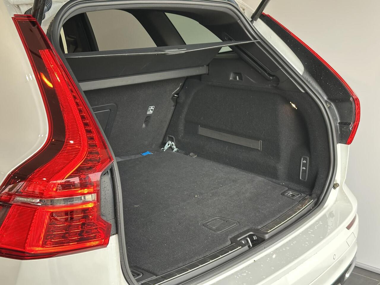 Volvo XC60 2.0 T8 Twin Engine AWD R-Design B&W AUDIOSYSTEEM | ELEKTRISCH SCHUIF-/KANTELDAK | ADAPTIVE CRUISECONTROL | !!!VOL OPTIONS!!!