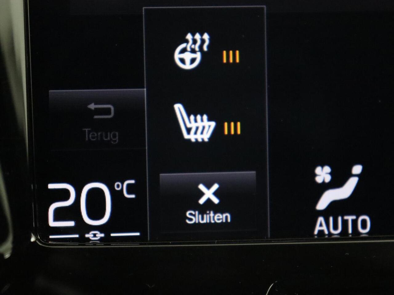 Volvo XC60 2.0 Recharge T8 AWD R-Design | Panoramadak | Trekhaak | Adaptive cruise | Stoelverwarming | Carplay | Harman/Kardon | Navigatie | Memory | Sportstoelen | Achterbankverwarming | PHEV | Plug In