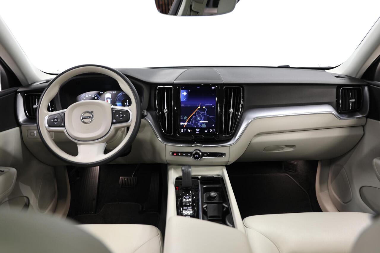 Volvo XC60 2.0 Recharge T6 AWD R-Design | Schuif- kanteldak | Zomer & Winterset | 360 Camera