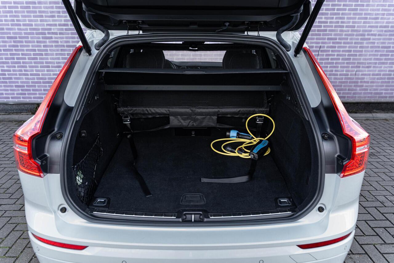 Volvo XC60 T8 Twin Engine AWD R-Design | Navigatie | Schuif-/Kanteldak | Stoelverwarming | Adaptieve Cruise | Harman Kardon Audio | Getint Glas | DAB | BLIS | Park Assist | Camera | Voorruit Verwarming | Keyless | LED