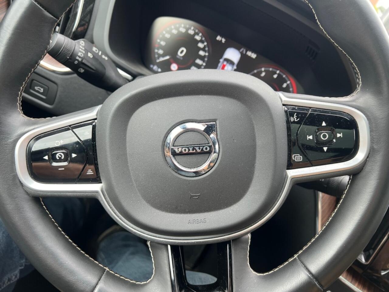 Volvo XC60 2.0 B5 AWD MOM. PRO