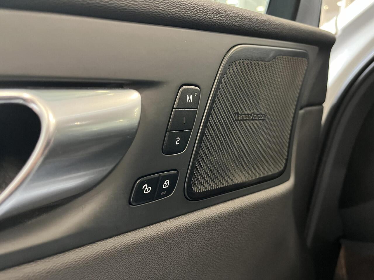 Volvo XC60 2.0 Recharge T8 AWD Inscription 2100 kg trekkracht! Harman Kardon, PLUGIN, 407PK, Stoelgeheugen, Lederenbekleding, Elektrisch wegklapbare Trekhaak, Panorama Schuif/Kanteldak, R Design, Cruise control!