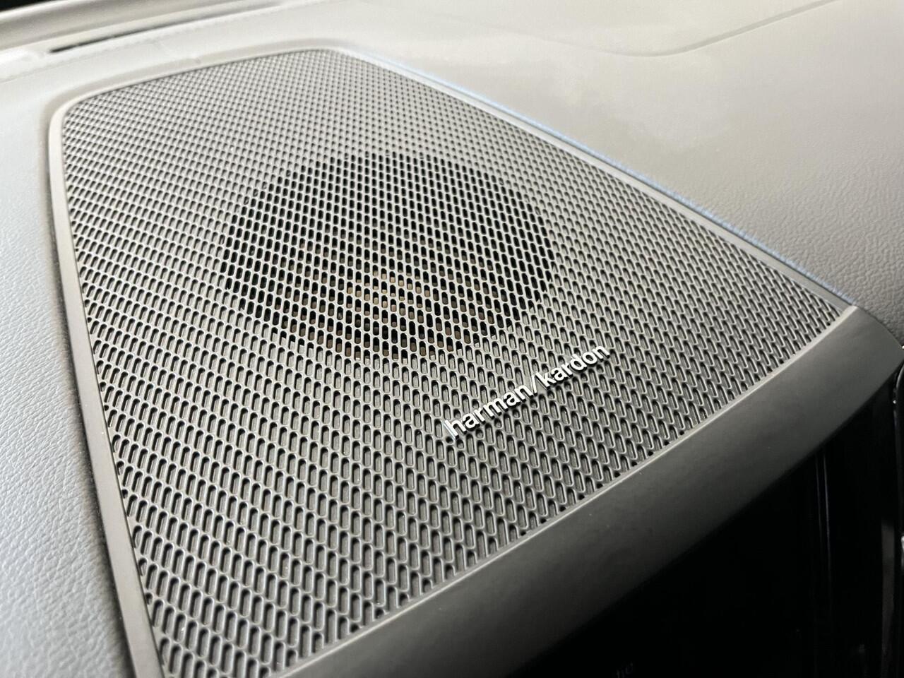 Volvo XC60 2.0 Recharge T8 AWD Inscription 2100 kg trekkracht! Harman Kardon, PLUGIN, 407PK, Stoelgeheugen, Lederenbekleding, Elektrisch wegklapbare Trekhaak, Panorama Schuif/Kanteldak, R Design, Cruise control!