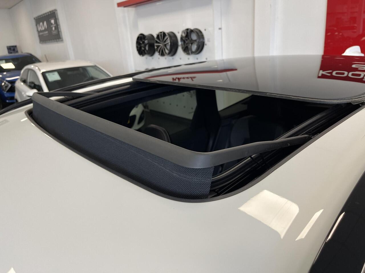 Volvo XC60 2.0 Recharge T8 AWD Inscription 2100 kg trekkracht! Harman Kardon, PLUGIN, 407PK, Stoelgeheugen, Lederenbekleding, Elektrisch wegklapbare Trekhaak, Panorama Schuif/Kanteldak, R Design, Cruise control!