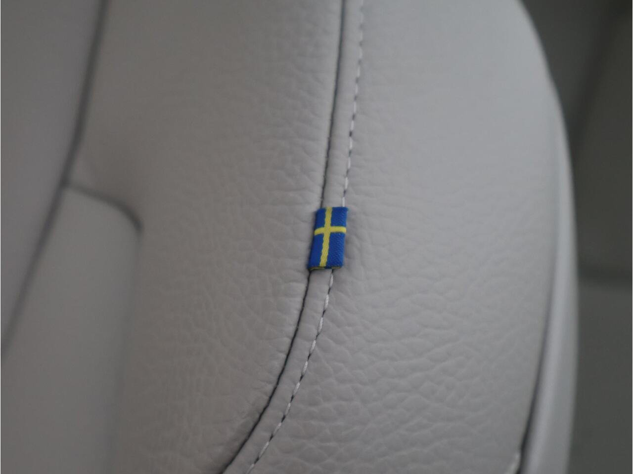 Volvo XC60 Recharge T6 AWD Business Pro | Pilot assist | BLIS | Stoel- stuurverwarming