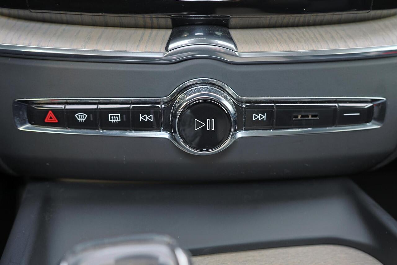 Volvo XC60 B5 AWD Inscription - Panoramisch schuif-/kanteldak - Head-up display - Harman Kardon - Elektr. verstelbare voorstoelen met geheugen - Adaptive Cruise Control met Pilot Assist - BLIS dodehoekassistentie - 360 graden camera - Parkeerverwarming - Full LED ve