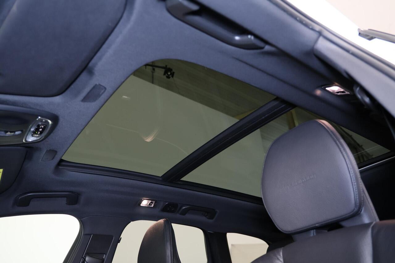 Volvo XC60 B5 AWD Inscription - Panoramisch schuif-/kanteldak - Head-up display - Harman Kardon - Elektr. verstelbare voorstoelen met geheugen - Adaptive Cruise Control met Pilot Assist - BLIS dodehoekassistentie - 360 graden camera - Parkeerverwarming - Full LED ve