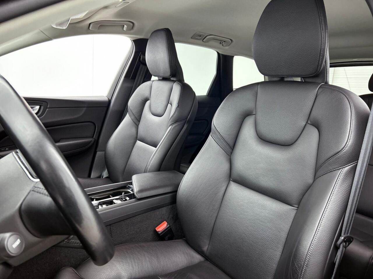 Volvo XC60 2.0 B5 Inscription | Leder | Trekhaak | BLIS |
