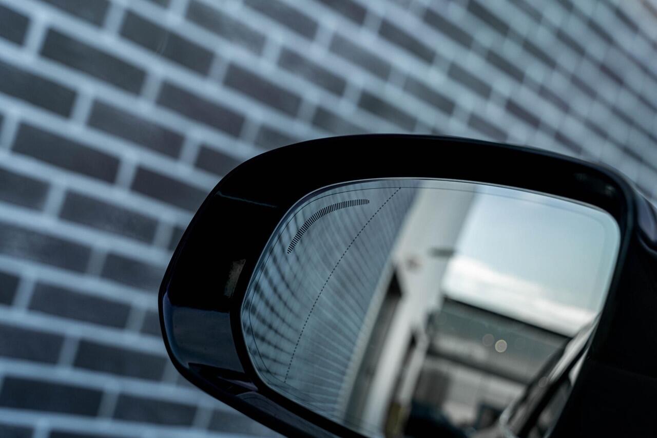 Volvo XC60 T4 Momentum | Navigatie | Achteruitrijcamera | Verwarmbare Voorstoelen en Achterbank | Dodehoekdetectie | LED Koplampen | BLIS | Climate Control | DAB | Parkeersensoren | Standkachel | 18" LM