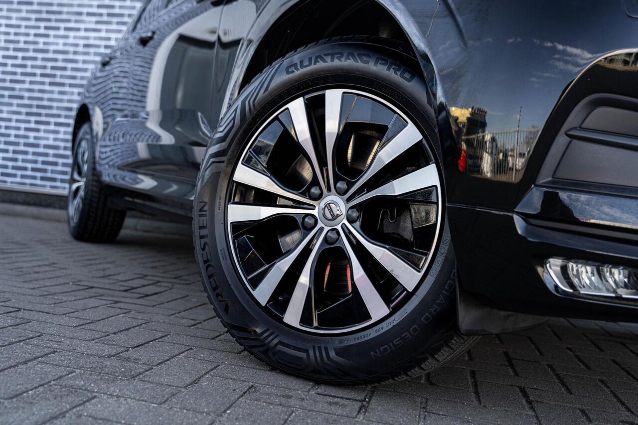 Volvo XC60 T4 Momentum | Navigatie | Achteruitrijcamera | Verwarmbare Voorstoelen en Achterbank | Dodehoekdetectie | LED Koplampen | BLIS | Climate Control | DAB | Parkeersensoren | Standkachel | 18" LM