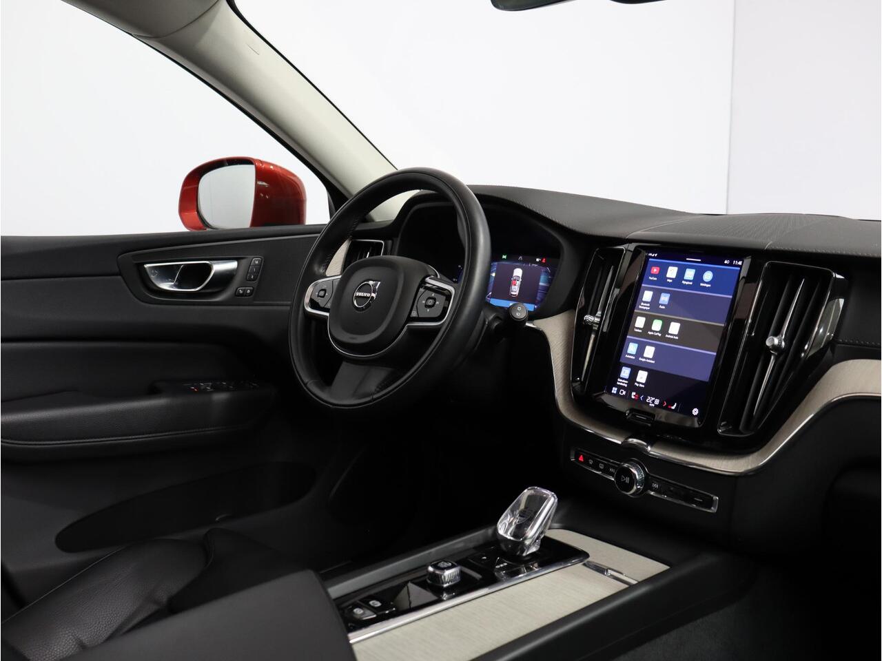 Volvo XC60 2.0 T6 Plug-in hybrid AWD Inscription / Long Range / Trekhaak / 360 camera / Stoel- & stuurwielverwarming / Leder bekleding