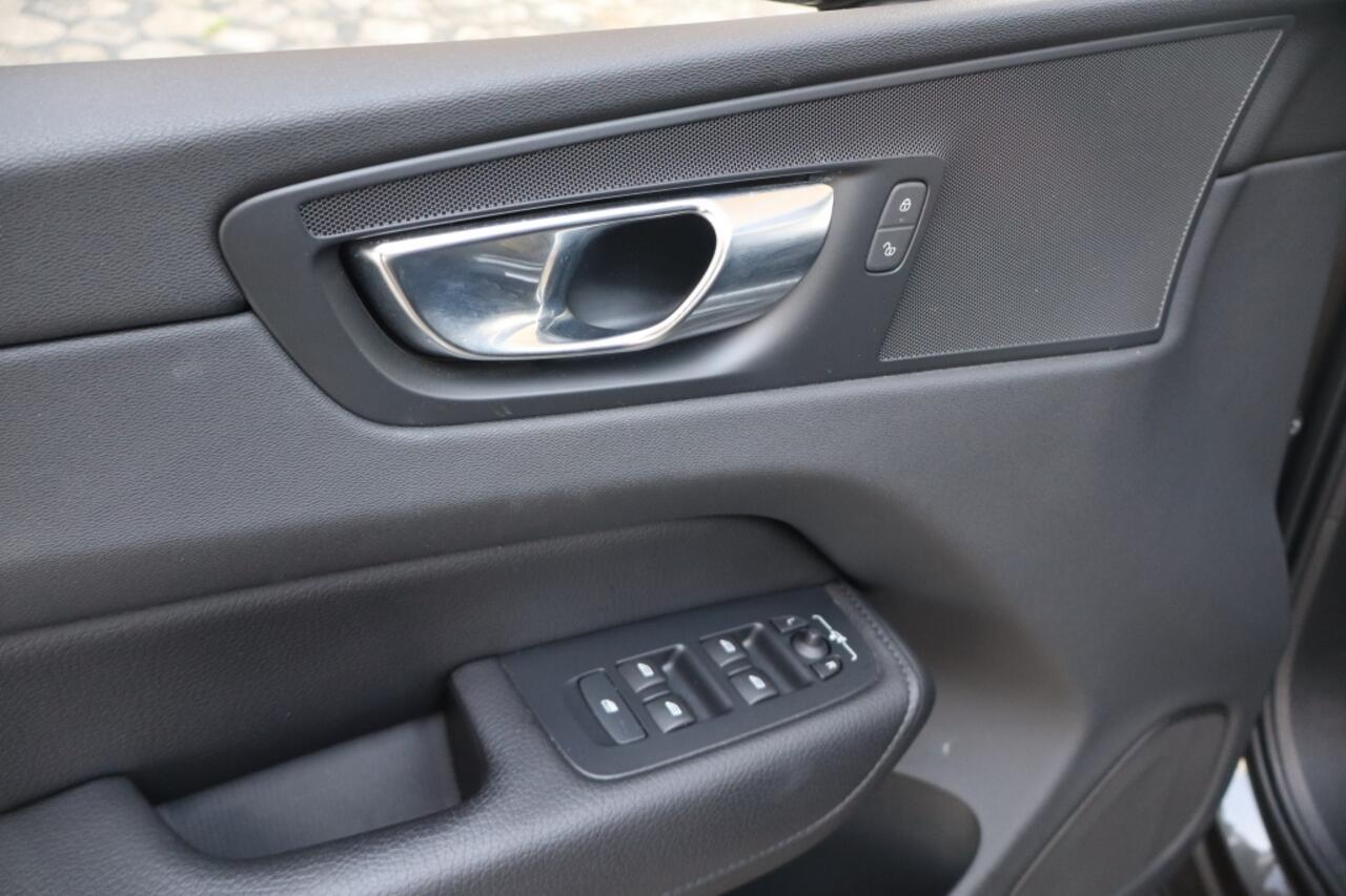 Volvo XC60 2.0 B5 | Trekhaak | Schuifdak | Leer | Camera