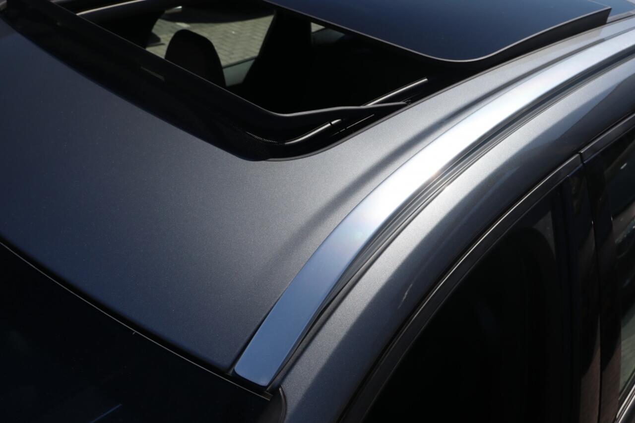 Volvo XC60 2.0 B5 | Geen import | Schuifdak | Leer