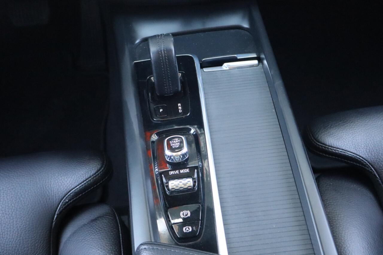 Volvo XC60 2.0 B5 | Geen import | Schuifdak | Leer