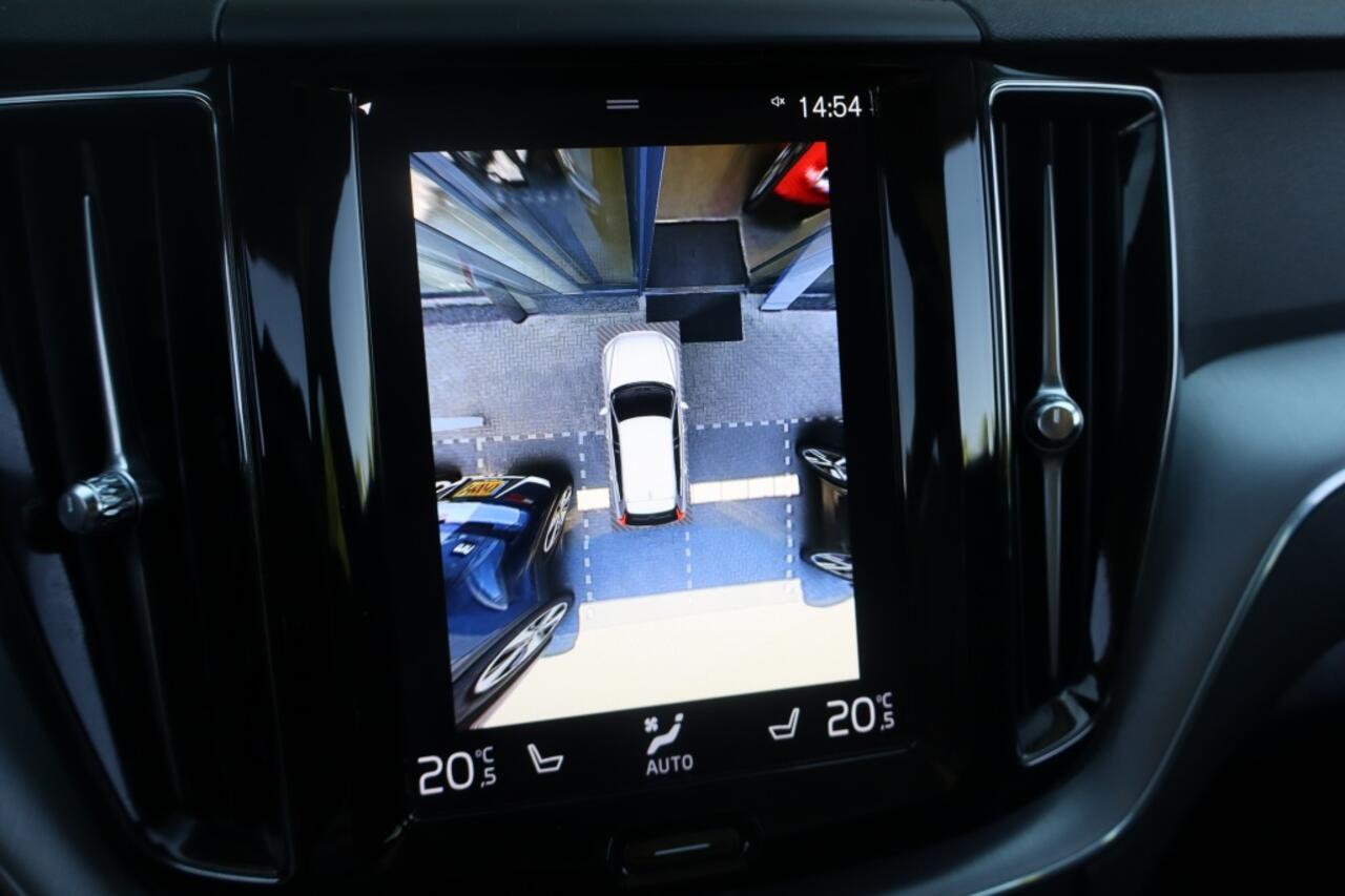 Volvo XC60 2.0 B5 | Geen import | Schuifdak | Leer