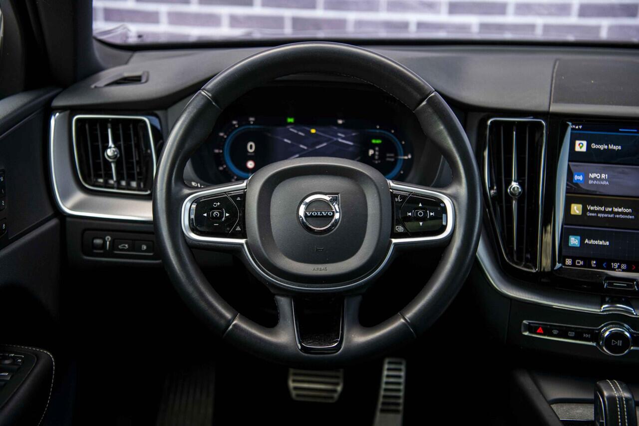 Volvo XC60 2.0 T6 Plug-in hybrid AWD R-Design | Trekhaak | Panoramadak | Adaptieve cruise control | Climate control | Elektrisch verstelbare voorstoelen | Stuur/stuurverwarming |