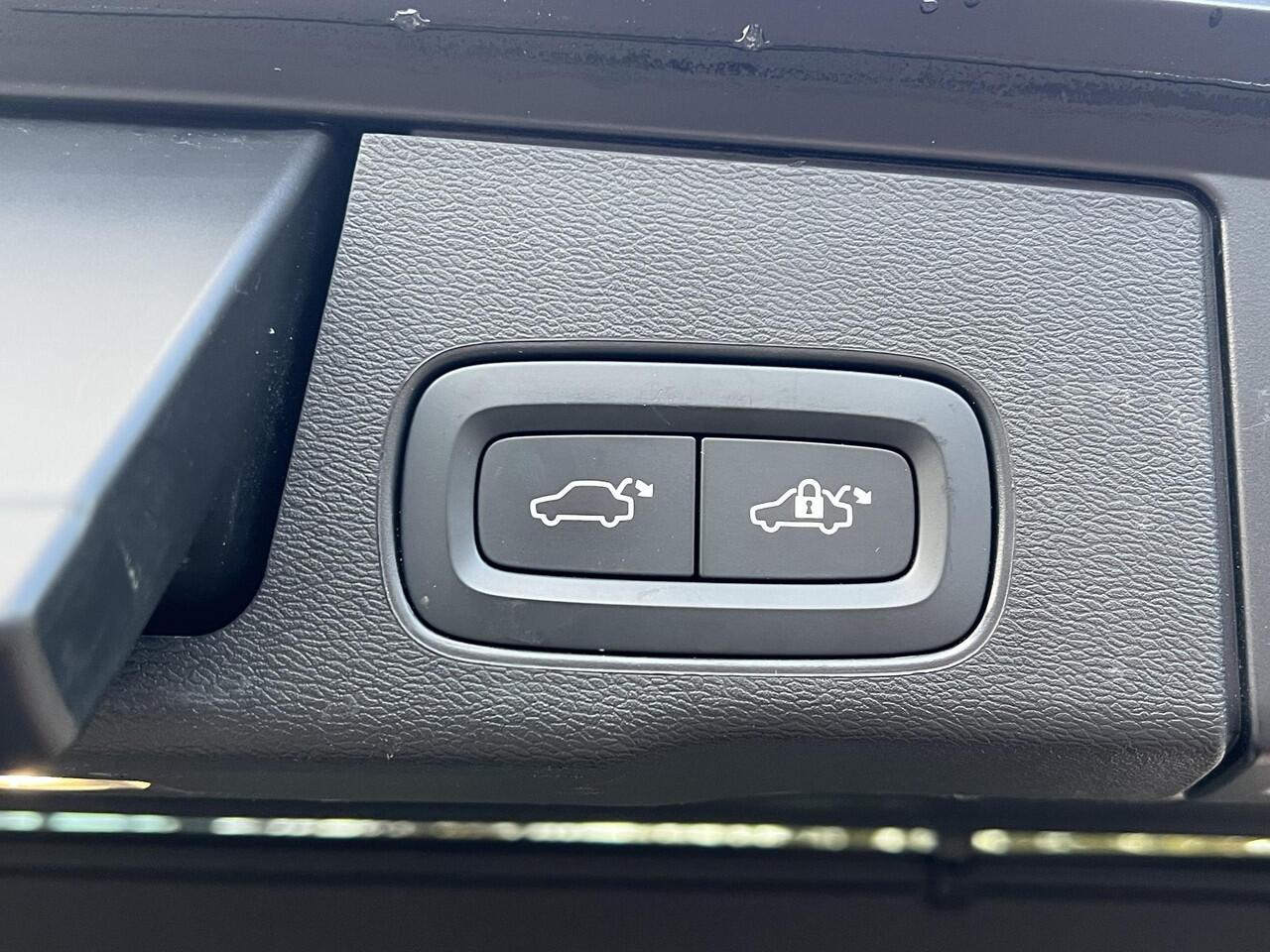 Volvo XC60 2.0 T6 Plug-in hybrid AWD Inscription Expression Mega Vol! 360° Camera | Harman Kardon | Leder | Stoel+Stuurverwarming | Panoramadak | Trekhaak | 12 mnd Bovag Garantie