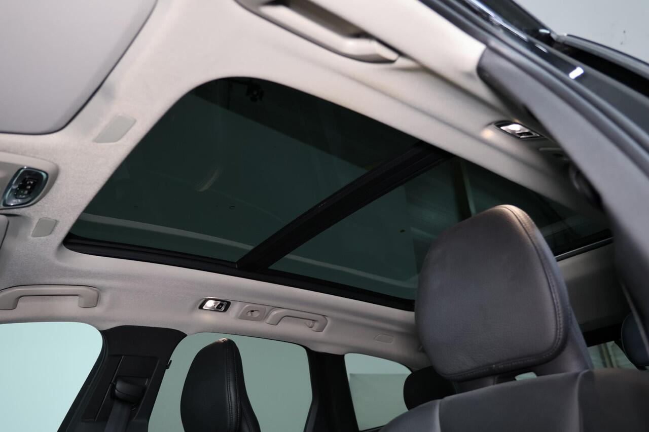 Volvo XC60 Recharge T6 AWD Inscription - Head-up display - 360º camera - 22' LMV - Harman Kardon - IntelliSafe Assist & Surround - Elektr. verstelbare voorstoelen met geheugen - Parkeerverwarming - Leder - Verwarmbaar stuurwiel - Stoelverwarming voor & achter - Full