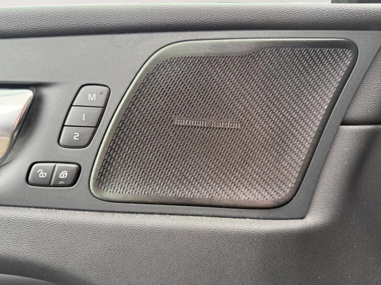 Volvo XC60 2.0 Recharge T6 AWD Inscription | Head-up display | Stoelmassage | Luchtvering | 360 graden camera | Trekhaak | Stoelventilatie |