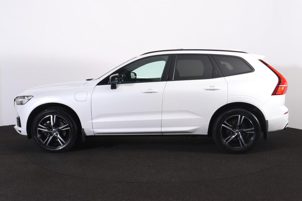 Volvo XC60 Recharge T8 AWD R-Design - Panorama/schuifdak - IntelliSafe Assist & Surround - 360º Camera - Verwarmde voorstoelen - Verwarmbaar stuurwiel - Parkeersensoren voor & achter - Elektr. bedienb. bestuurdersstoel met geheugen - Extra getint glas - 19' LMV