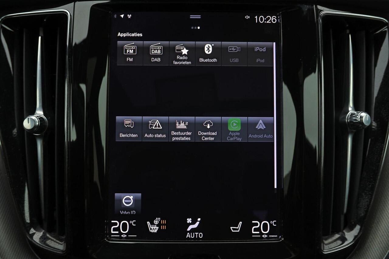 Volvo XC60 Recharge T8 AWD R-Design - Panorama/schuifdak - IntelliSafe Assist & Surround - 360º Camera - Verwarmde voorstoelen - Verwarmbaar stuurwiel - Parkeersensoren voor & achter - Elektr. bedienb. bestuurdersstoel met geheugen - Extra getint glas - 19' LMV