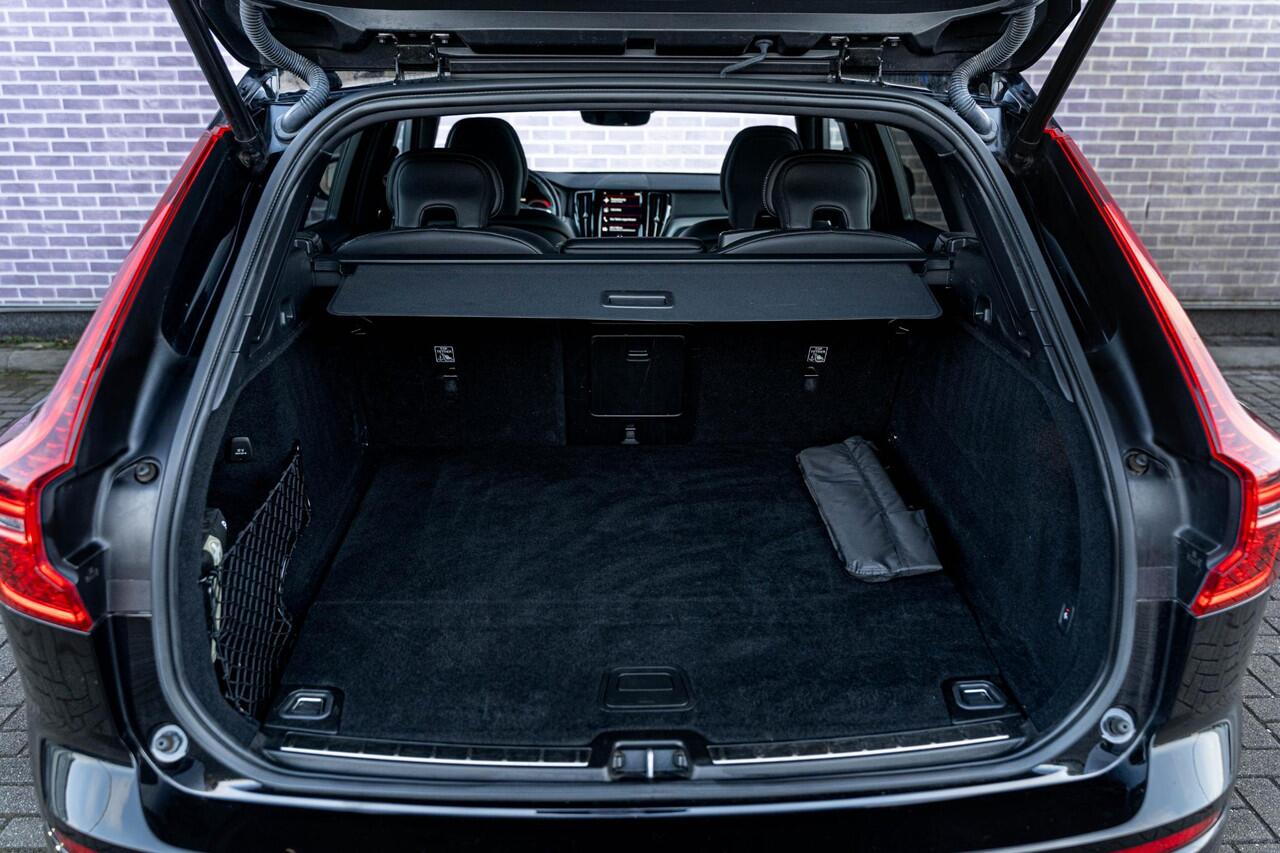 Volvo XC60 2.0 T6 Plug-in hybrid AWD R-Design | Stoel-/Stuurverwarming | Getint glas | Trekhaak | Panoramadak | Adaptive Cruise Control | Harman-Kardon Audio | 21 Inch Lichtmetalen Velgen | Dodehoekdetectie | Harman Kardon Audio |