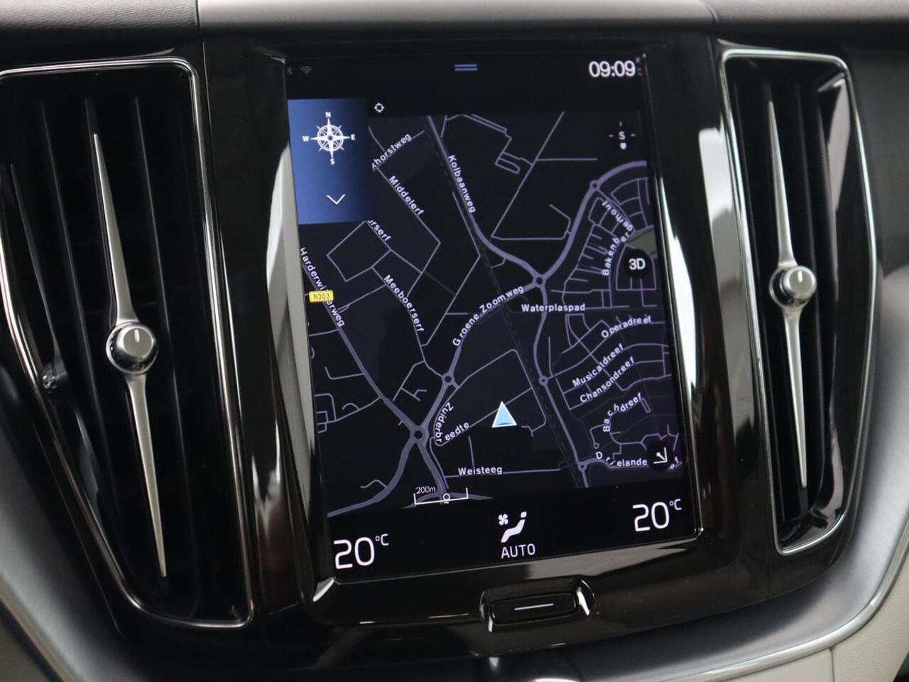 Volvo XC60 2.0 Recharge T6 AWD Business Pro | Panoramadak | Leder | Camera | Carplay | Navigatie | Full LED | Cruise control | Parkeerverwarming | PHEV | Plug In