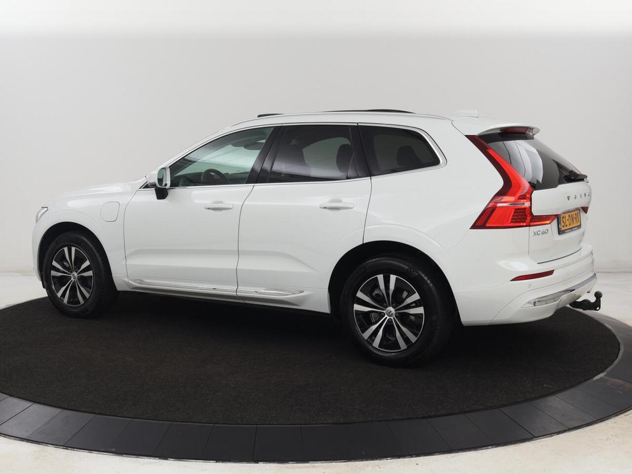 Volvo XC60 2.0 Recharge T6 AWD Momentum | Panoramadak | Trekhaak | Leder | Stoelverwarming | Camera | Carplay | Navigatie | Full LED | Parkeerhulp | Memory | PHEV | Plug In