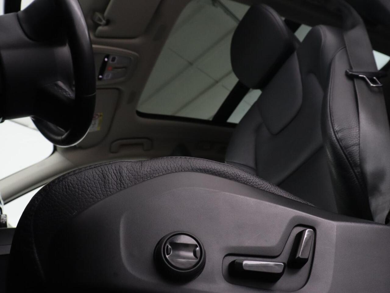 Volvo XC60 2.0 Recharge T6 AWD Momentum | Panoramadak | Trekhaak | Leder | Stoelverwarming | Camera | Carplay | Navigatie | Full LED | Parkeerhulp | Memory | PHEV | Plug In