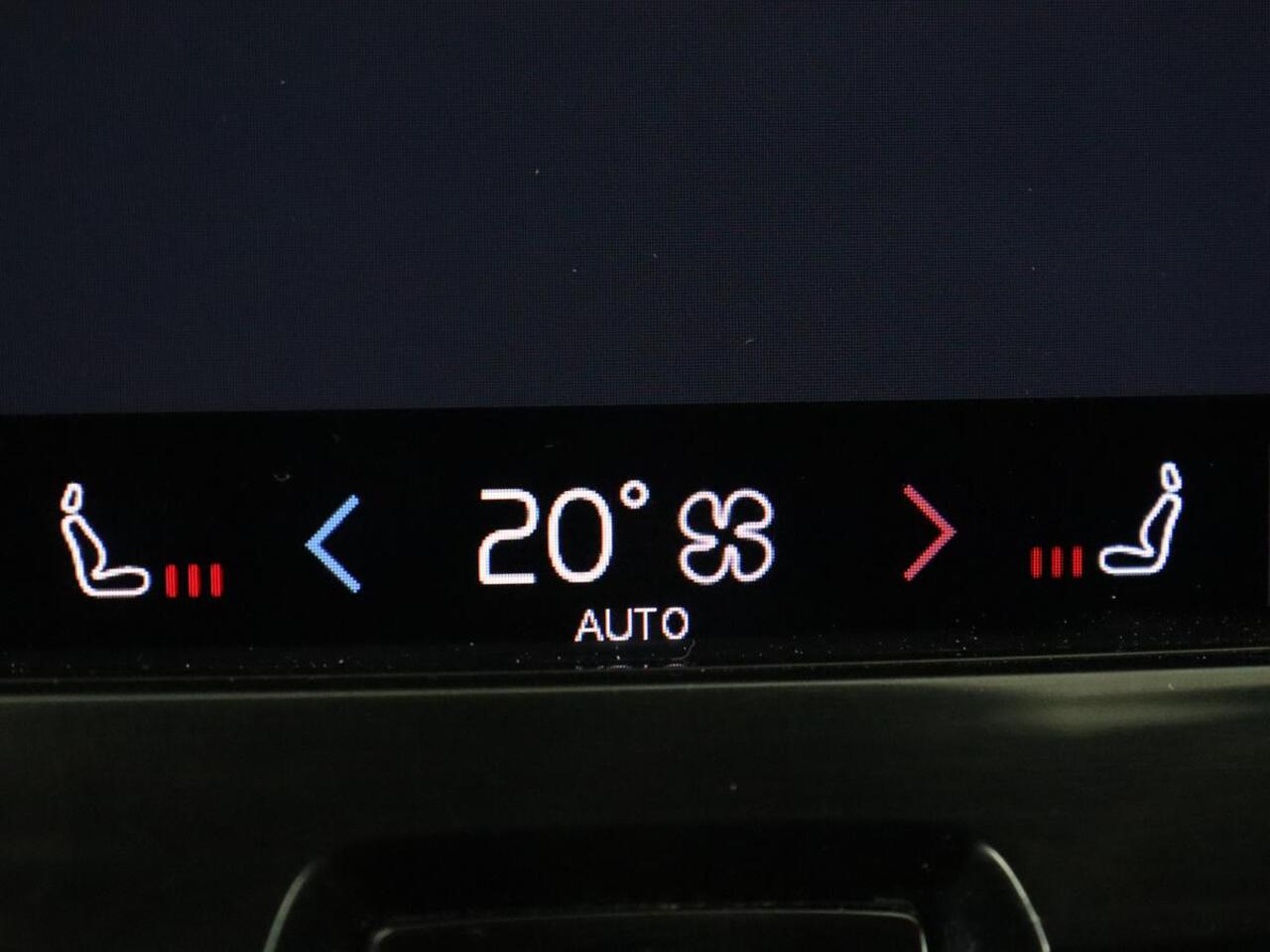 Volvo XC60 2.0 Recharge T6 AWD Momentum | Panoramadak | Trekhaak | Leder | Stoelverwarming | Camera | Carplay | Navigatie | Full LED | Parkeerhulp | Memory | PHEV | Plug In