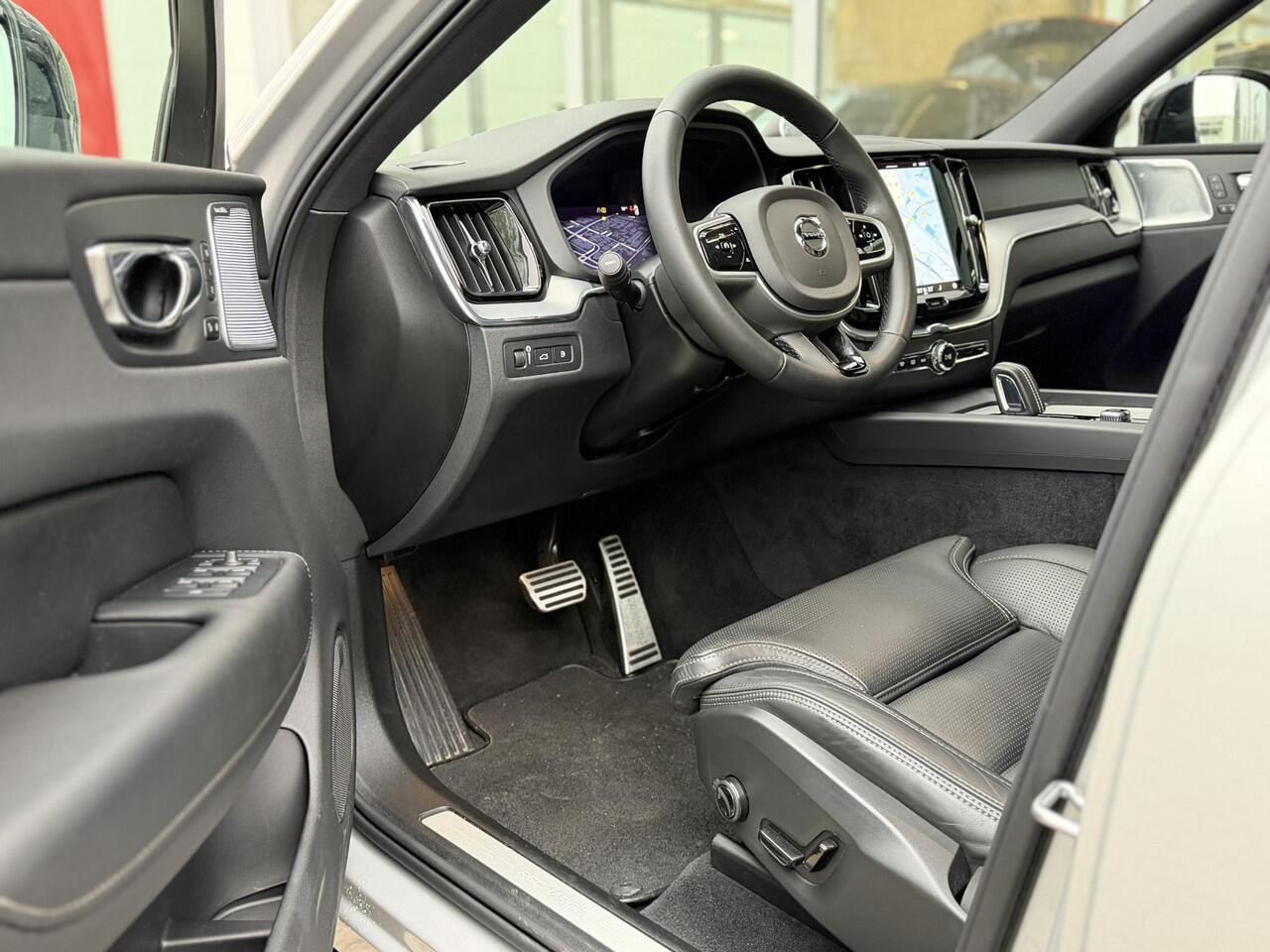 Volvo XC60 2.0 T8 Plug-in hybrid AWD R-Design |Facelift|Pano|Bowers & Wilkins|Stoel Ventilatie|Pilot Assist|Trekhaak