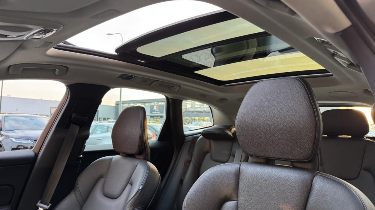 Volvo XC60 2.0 T8 AWD Inscript. | Pano | Leer | Camera